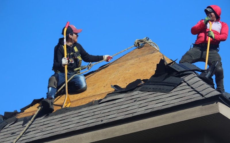 Oaks Roofing & Siding