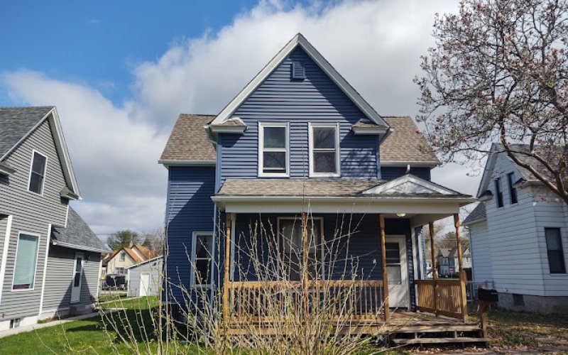Centennial Home Improvement, LLC — Roofing contractor in Davenport
