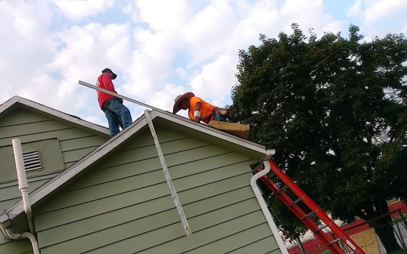 Delgado's Roofing — Roofing contractor in Des Moines