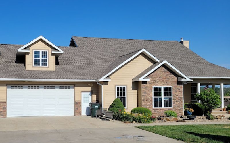 Right Roofing & Siding — Roofing contractor in Des Moines