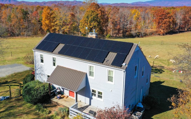 Earth Right Roofing — Roofing contractor in Lynchburg
