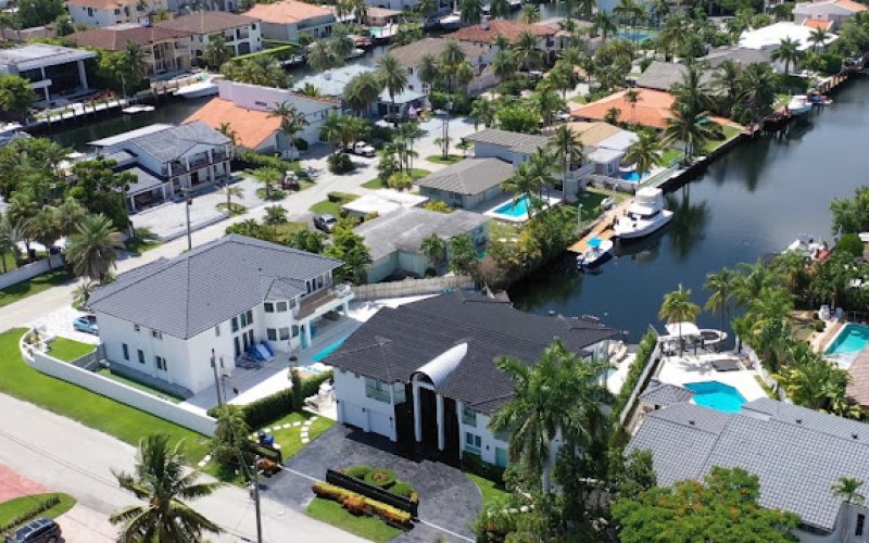 Salomon Roofing & Waterproofing — Roofing contractor in Miami Gardens