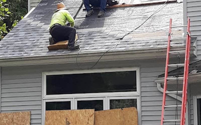 Amazon Roofing — Roofing contractor in Toledo