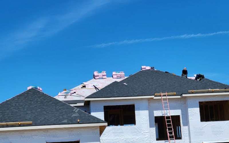Pinnacle Roofing & Builders — Roofing contractor in Toledo